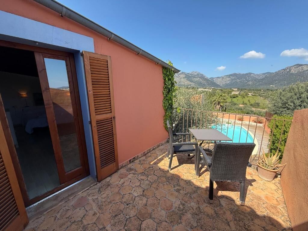 Habitación doble superior, vistas a la montaña | Restaurante al aire libre