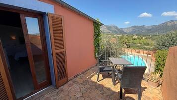 Habitación doble superior, vistas a la montaña | Restaurante al aire libre