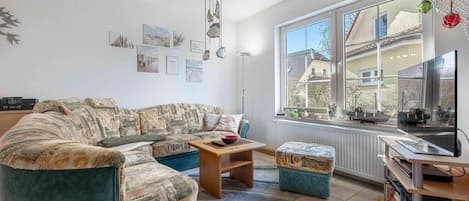Fernseher, DVD-Player, Stereoanlage