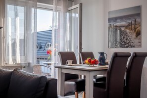 Dining - Bahnhofstraße 10 - Apartment 3 - Holiday apartment in Zingst with balcony near the beach (Zingst)