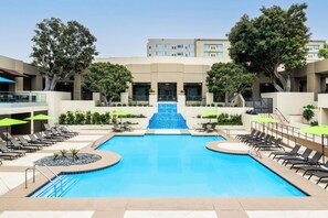 Outdoor pool, open 6:00 AM to 10:00 PM, pool umbrellas, pool loungers - Element by Marriott San Diego Mission Valley (San Diego)