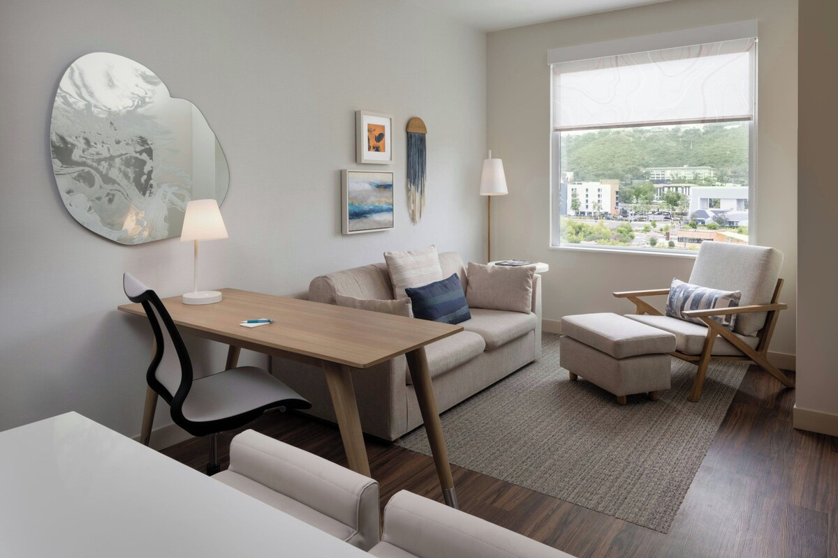 Suite, 1 camera da letto | Postazione laptop, Wi-Fi gratuito, lenzuola