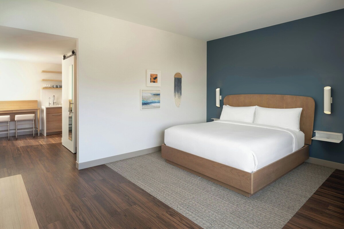 Monolocale, 1 letto king con divano letto, ad angolo | Postazione laptop, Wi-Fi gratuito, lenzuola