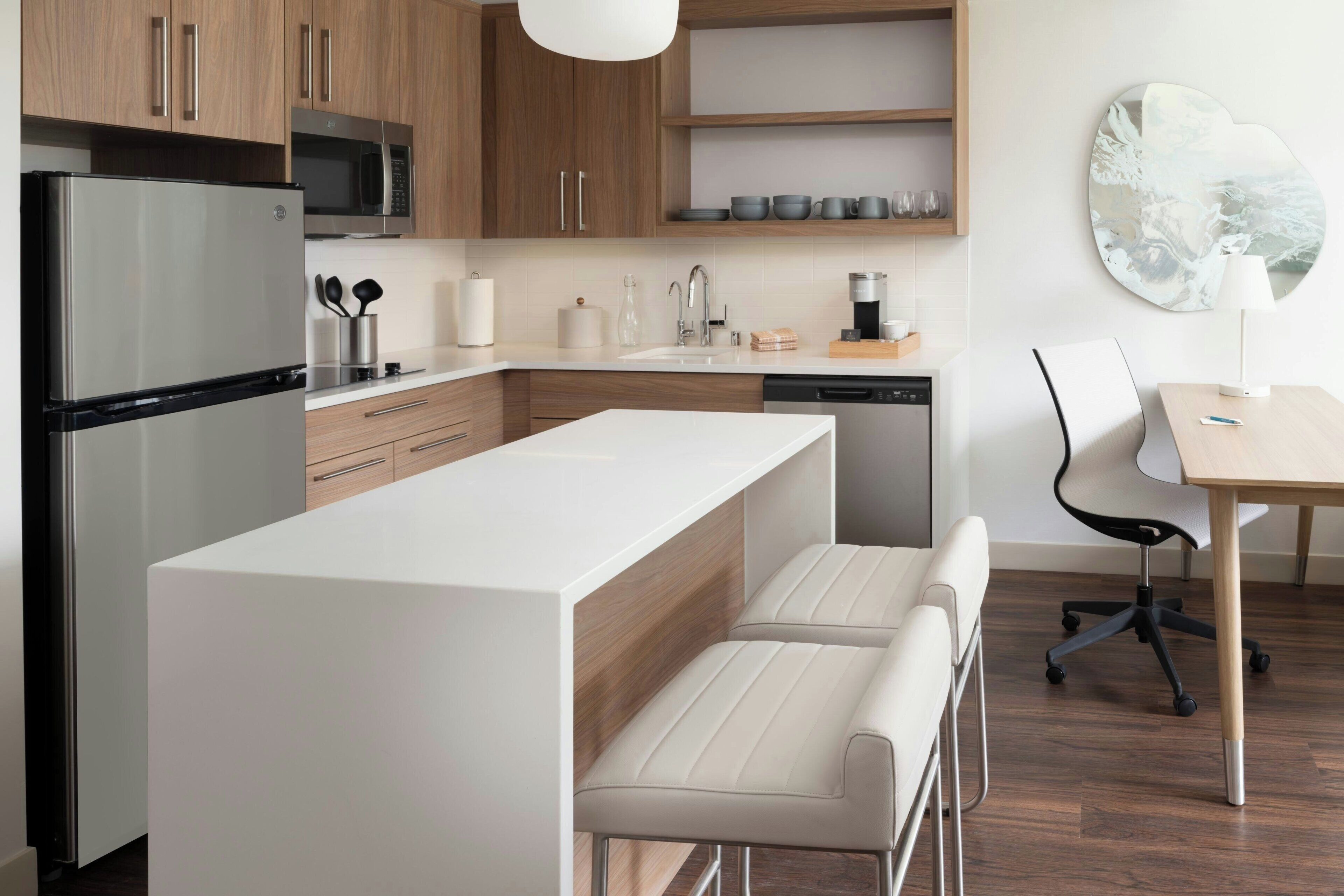 Suite, 1 Bedroom | Laptop workspace, WiFi (free), bed sheets