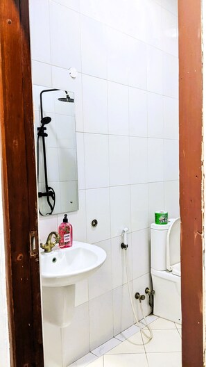 Apartment, 1 Bedroom, Accessible, City View | Bathroom - Kay's Place Train House Safari (Zanzibar Town)