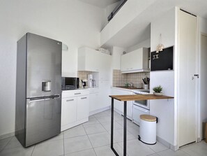 Kühlschrank, Mikrowelle, Ofen, Geschirrspüler