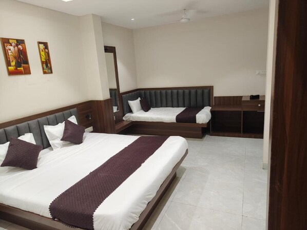 Triple Room - Hotel Bhasmaarti (Ujjain)