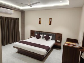 Room - Hotel Bhasmaarti (Ujjain)
