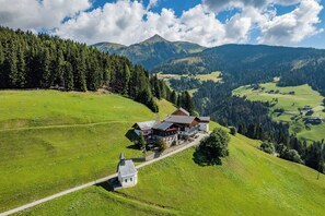 家庭四人房, 陽台, 山景 | 外觀