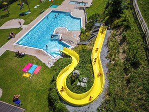 Piscine extérieure (ouverte en saison)