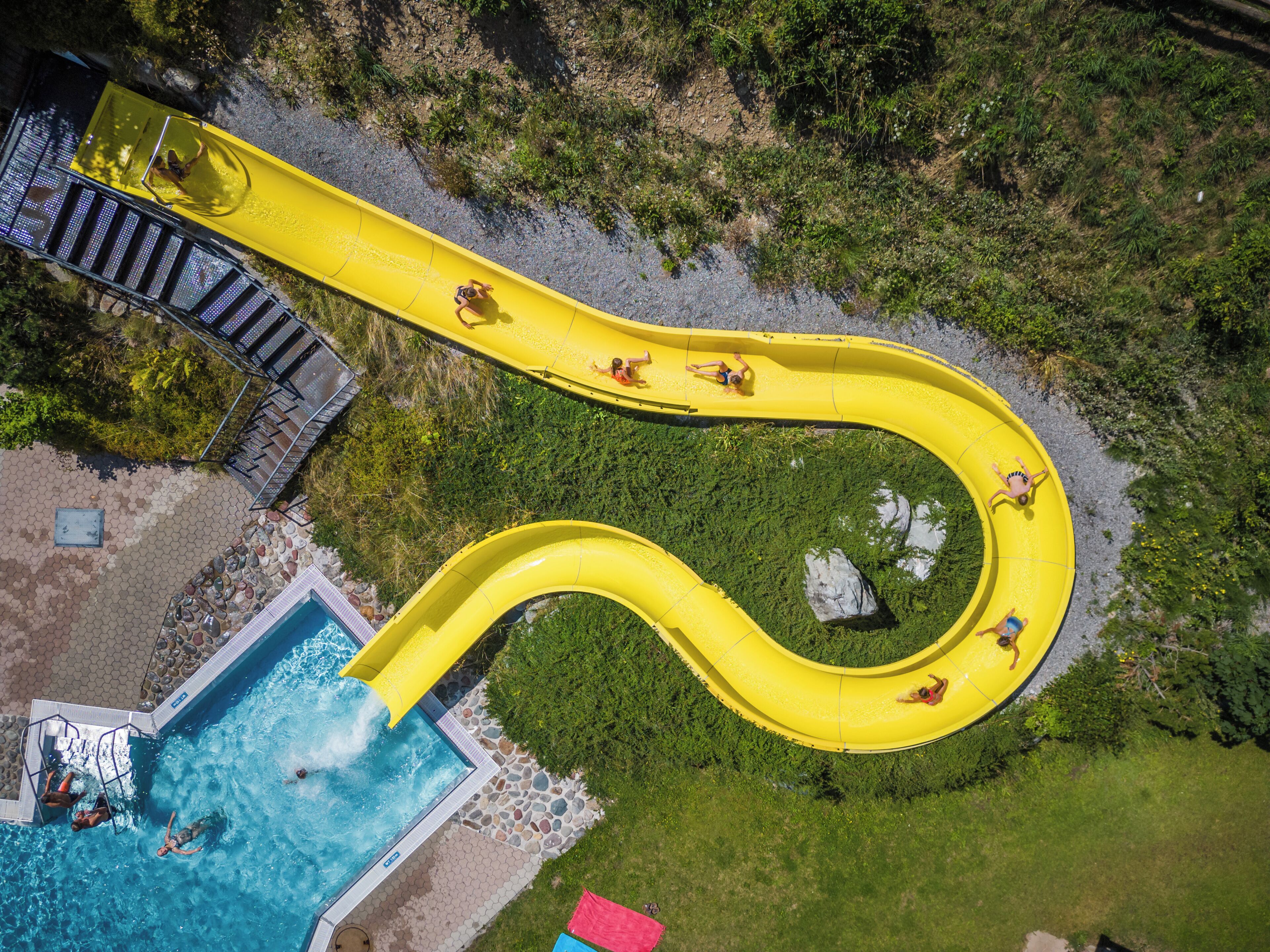 Familien-Vierbettzimmer, Balkon, Bergblick | Pool