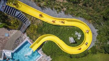 Familien-Vierbettzimmer, Balkon, Bergblick | Pool