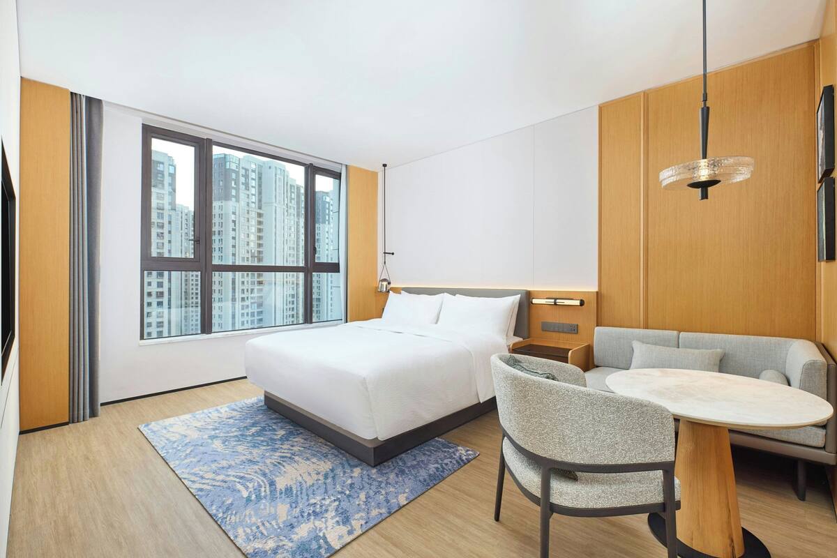 Premium Suite, 1 King Bed, Partial Sea View | Down comforters, in-room safe, blackout drapes, WiFi (free)