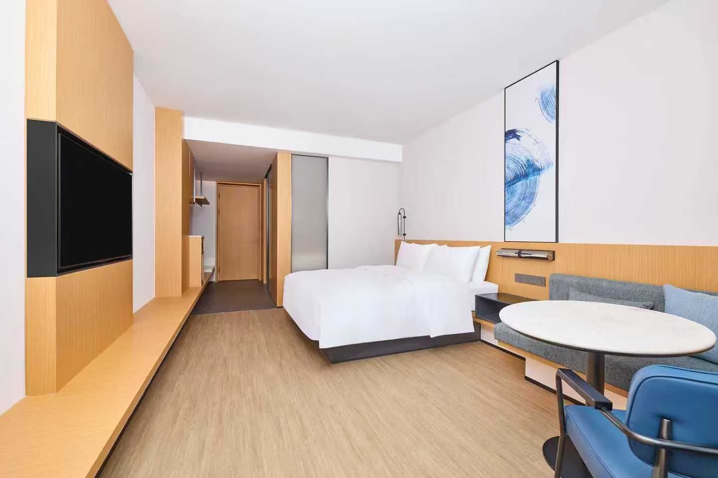 Room, 1 King Bed, Garden View | Free WiFi