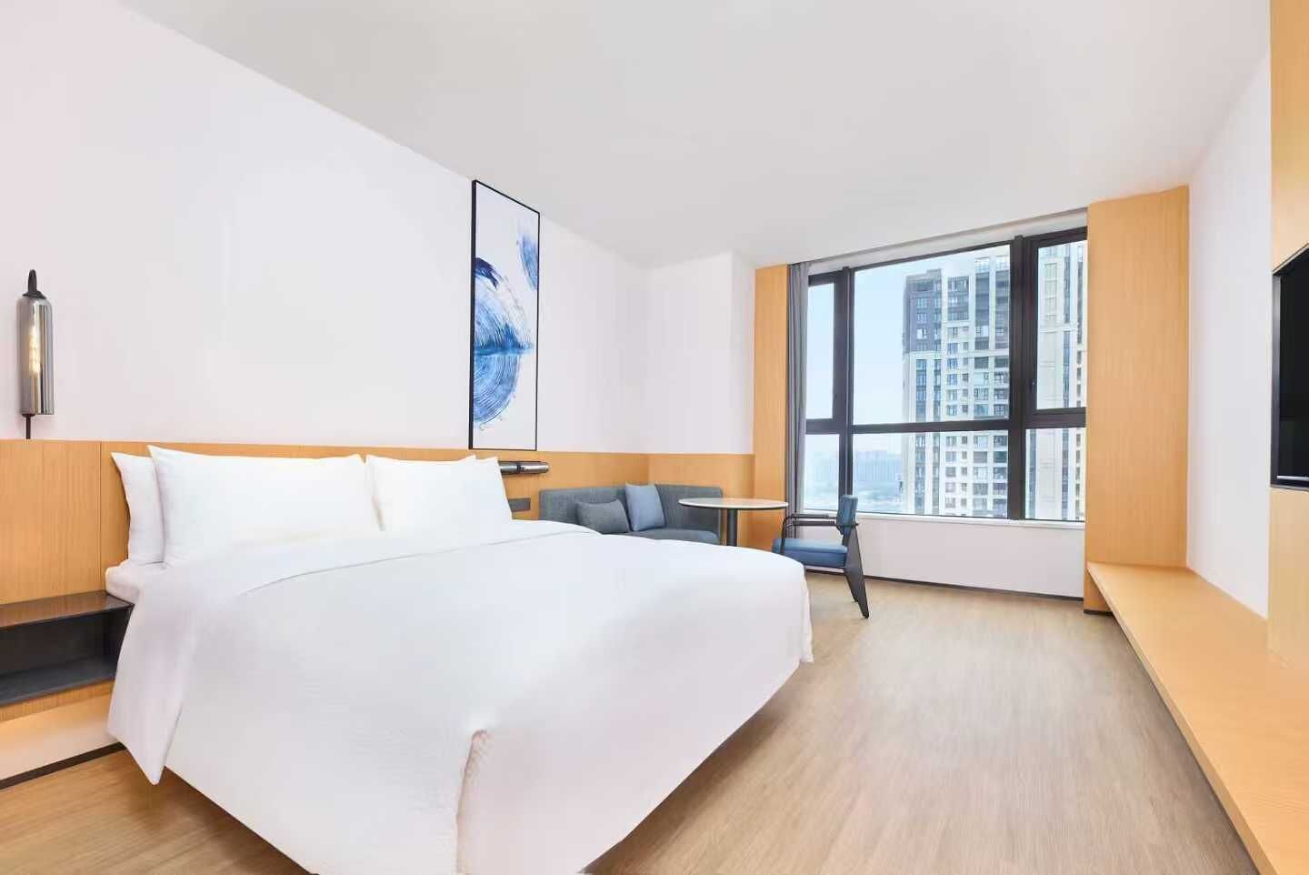 Premium Room, 1 King Bed, Partial Sea View | Free WiFi