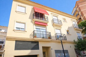 Exterior - Apartment 'Central Fuengirola Terrace A222' with Private Terrace, Wi-Fi and Air Conditioning (Fuengirola)
