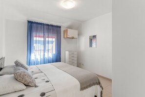 Room - Apartment 'Central Fuengirola Terrace A222' with Private Terrace, Wi-Fi and Air Conditioning (Fuengirola)