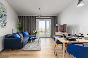 TV, offices - Lumina apart near Centrum Praskie Koneser (New apartment)