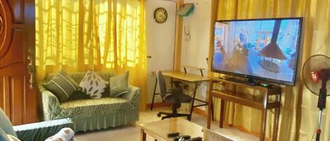 House, 3 Bedrooms, Smoking | Living room