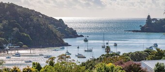 Mangonui Character Cottage - harbour views - walk to village