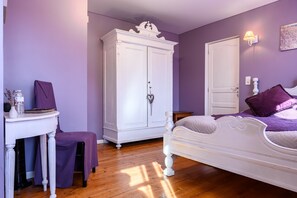 Unclassified image, 4 of 23, button