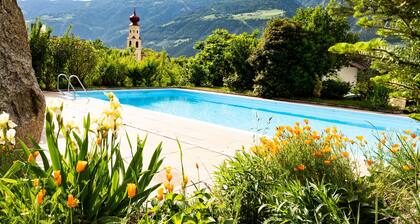 Room 'Ba Ins' with Mountain View, Shared Pool and Wi-Fi