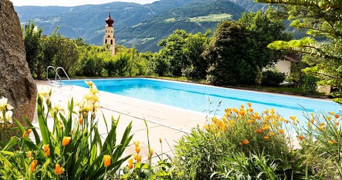 Apartment 'Jack Daniels' with Mountain View, Shared Pool and Wi-Fi