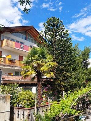 Exterior - Room 'Garni Unterweggütl Love' with Mountain View, Shared Pool and Wi-Fi (Naturno)