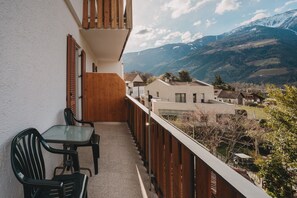 Property grounds - Room 'Tiroler' with Mountain View, Shared Pool and Wi-Fi (Naturno)