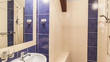 Classic Double Room | Bathroom | Shower, hair dryer, towels, soap