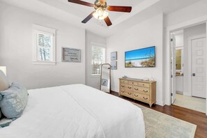 3 habitaciones, tabla de planchar con plancha y cuna de viaje 