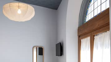 Classic Apartment | Laptop workspace, soundproofing, iron/ironing board, free WiFi
