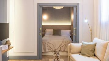 Classic Apartment | Laptop workspace, soundproofing, iron/ironing board, free WiFi