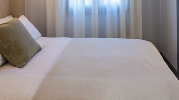 Apartemen | Ruang kerja ramah laptop, kedap suara, dan setrika/meja setrika