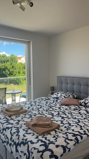 2 bedrooms, iron/ironing board, free WiFi, bed sheets - Apartment Mariner 1 with heated pool (Zaton)
