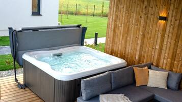 Lyxbungalow - uteplats | Bubbelpool utomhus