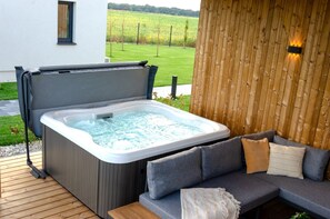 Lyxbungalow - uteplats | Bubbelpool utomhus