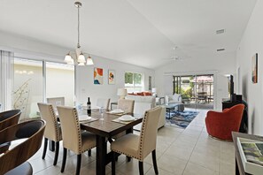 Interior - Golf Cart, Bikes & BBQ included.  Opposite pool.  Walking distance to Brownwood. (the villages)