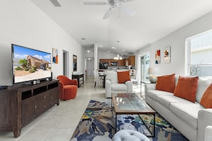 Smart TV - Golf Cart, Bikes & BBQ included.  Opposite pool.  Walking distance to Brownwood. (the villages)