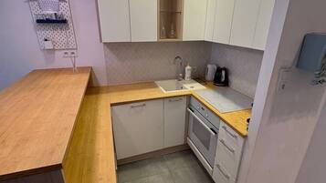 Comfort Apartment, City View | Private kitchen