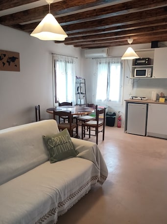 TV. Lovely apartment in historic center