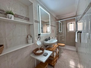Apartamento Confort, vistas a la ciudad | Baño