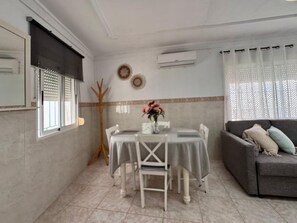Apartamento Confort, vistas a la ciudad | Restauración