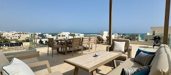 Luxury Seaside Apartment – Terrace & Panoramic View - 2 bedrooms