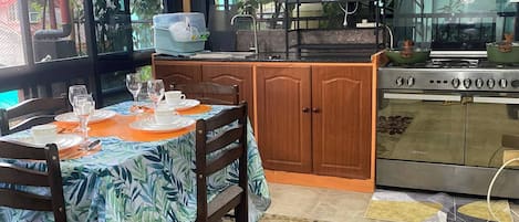 House, 2 Bedrooms, Smoking | Dining room