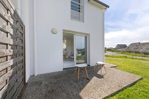 Terrace/patio - Apartment 'Les Terrasses De Kerhos' with Sea View, Private Terrace and Wi-Fi (Camaret-sur-Mer)