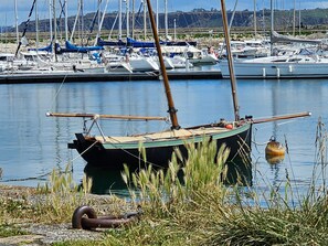 Marina - Apartment 'Les Terrasses De Kerhos' with Sea View, Private Terrace and Wi-Fi (Camaret-sur-Mer)