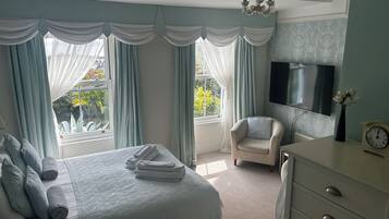 Luxury Double Room, Sea View | Iron/ironing board, free WiFi