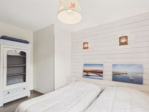 3 bedrooms, iron/ironing board, free WiFi - Accommodation for 8, garden, near salt marshes (Ars-en-Ré)