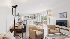 A spacious living room with a sofa, armchairs, a coffee table, and a TV. - Accommodation for 6, garden, near salt marshes (Ars-en-Ré)